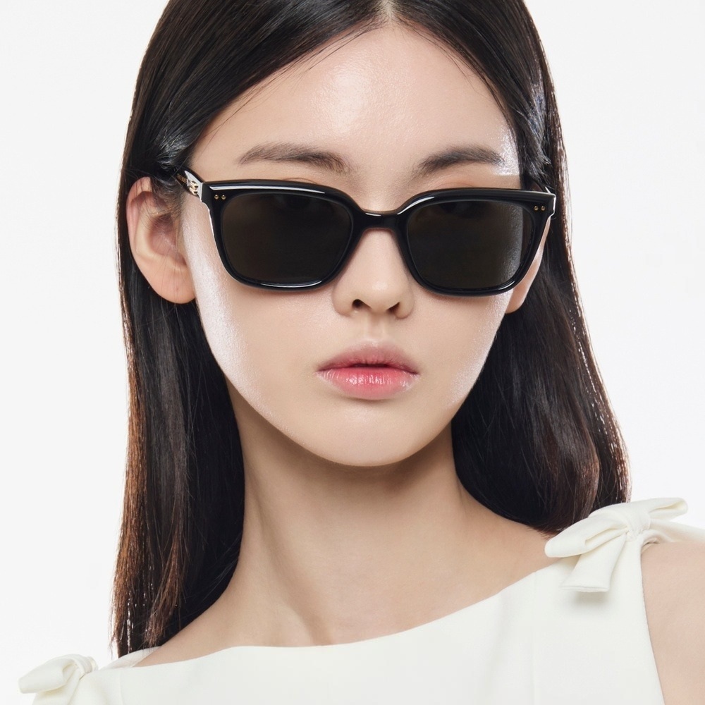 Mắt Kính Gentle Monster Breezebe 01 Black Lenses Black Acetate Frame 19