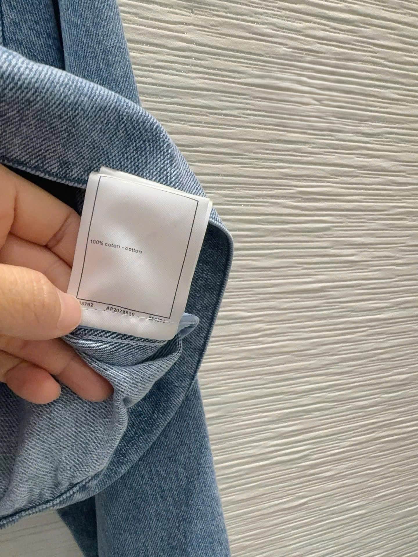 Áo khoác jean canh lợt họa tiết logo hãng Chanel 12
