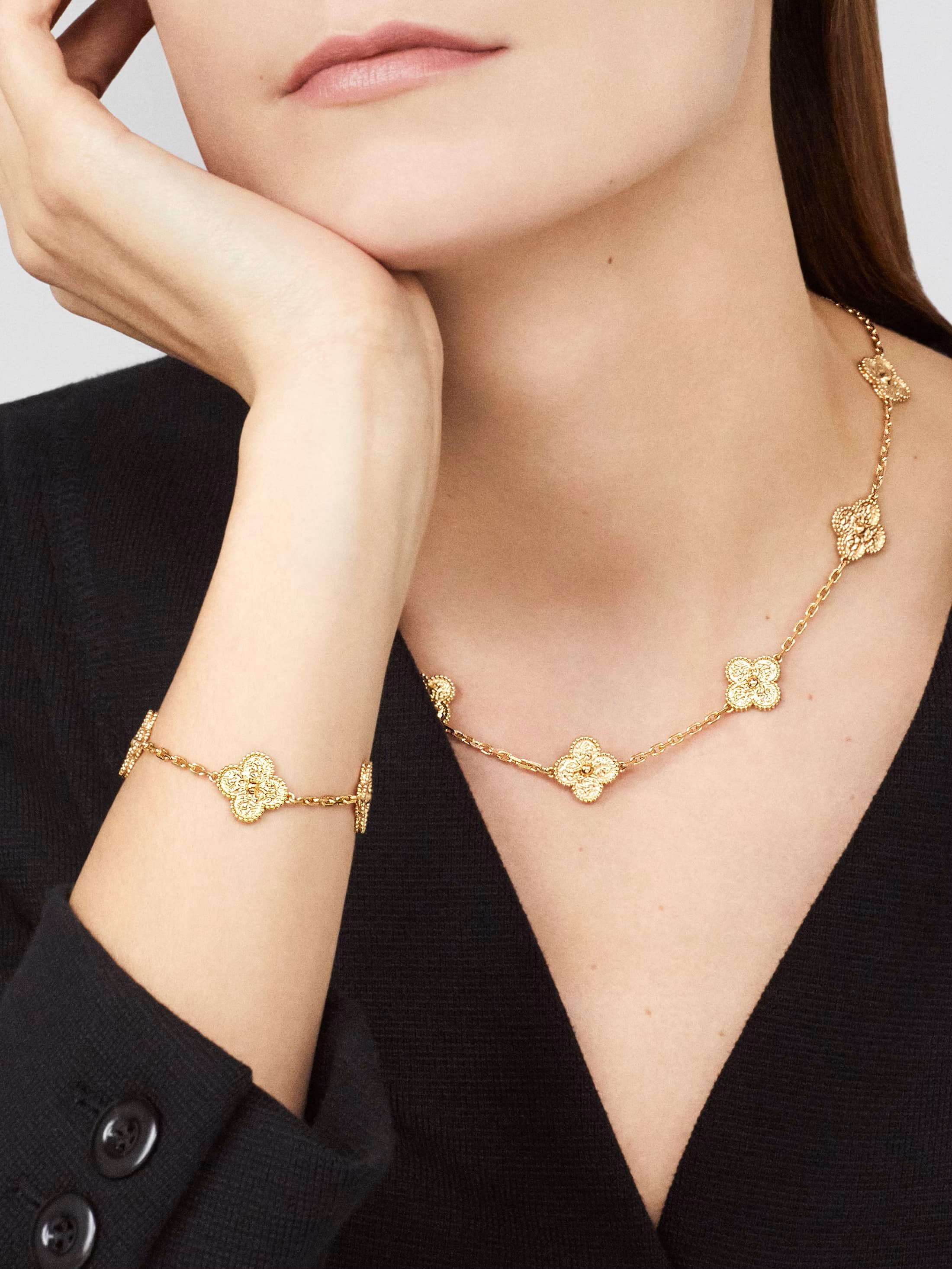 Vòng tay cỏ 4 lá Van Cleef Arpels Vintage Alhambra 5 Motifs Bracelet Yellow Gold VCARO1IE00 2