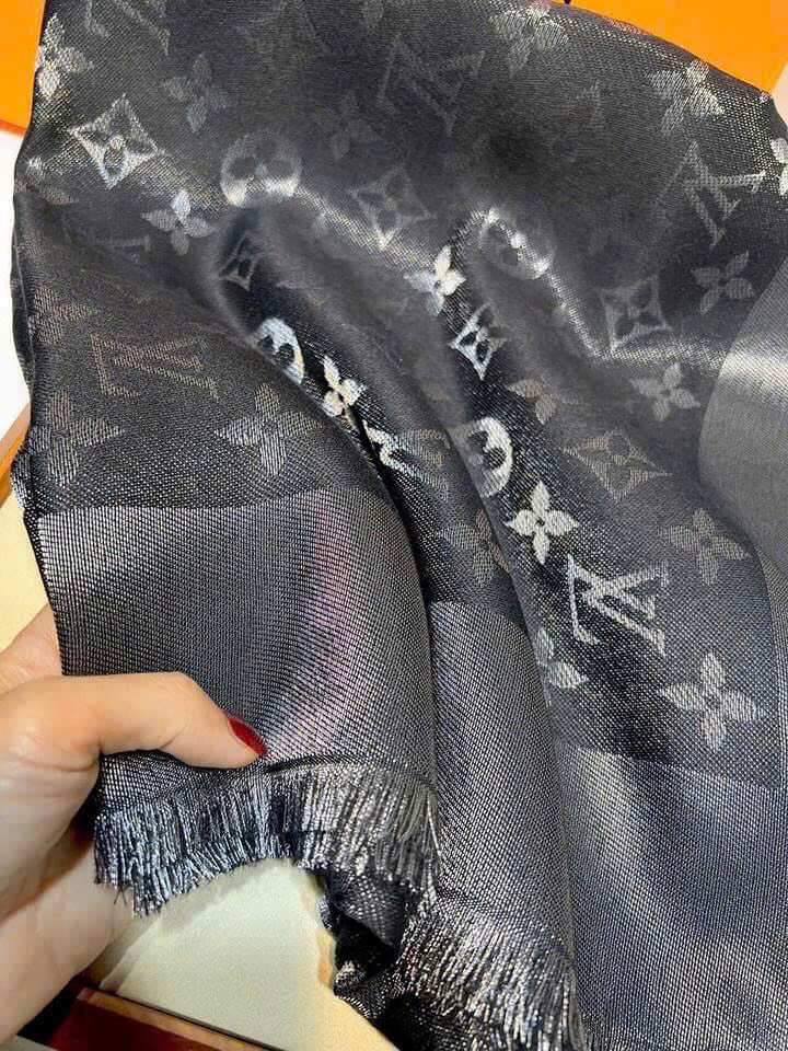 Khăn Choàng LV Louis Vuitton Monogram Shine Shawl Black M75123 1