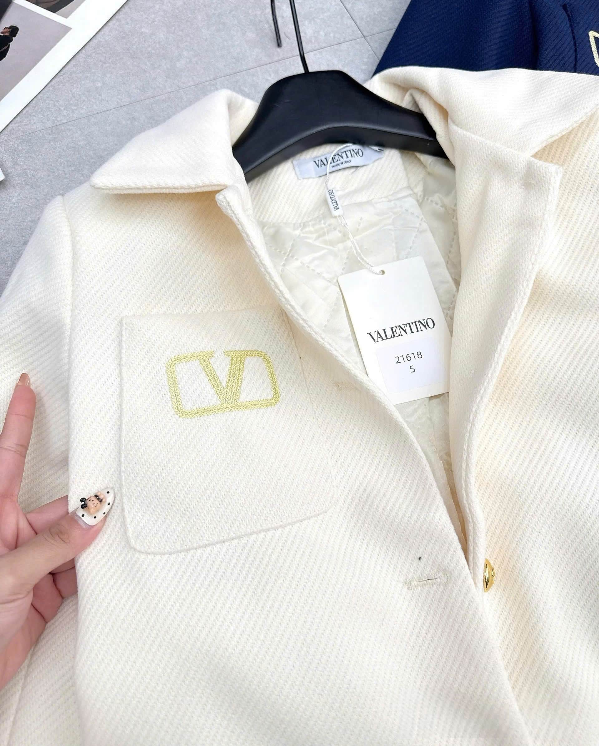 Áo khoác nữ tay dài Valentino 1