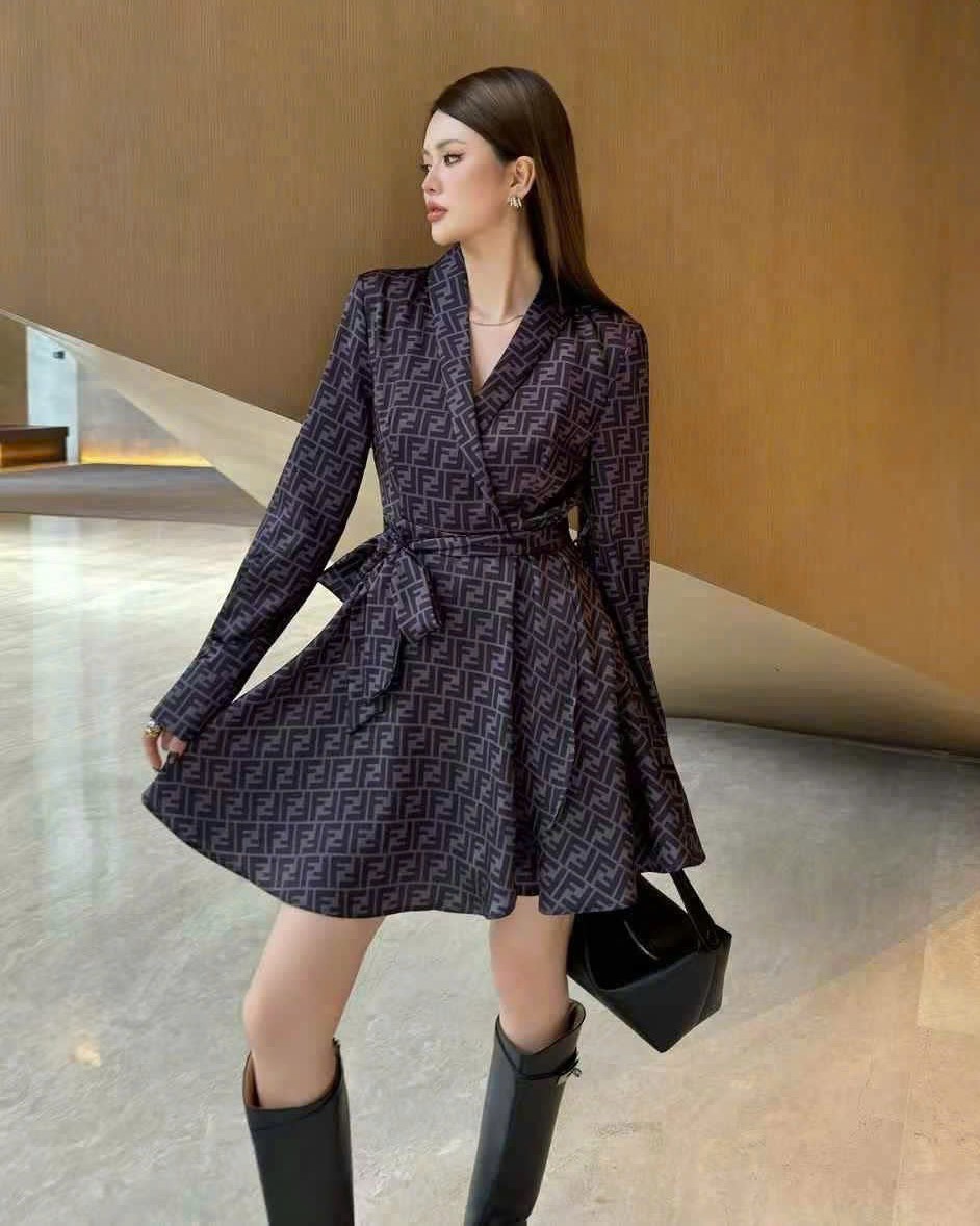 Đầm cổ vest dáng xòe Fendi 7