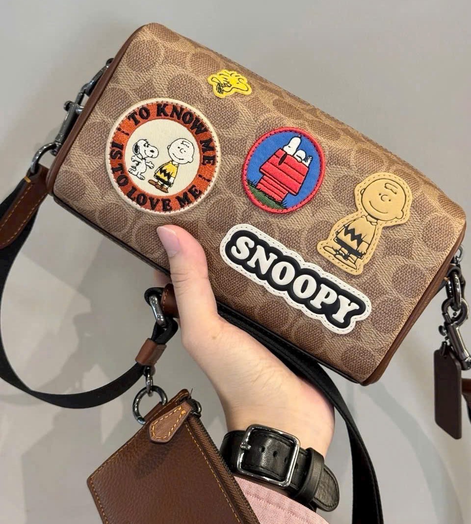 Túi Coach x Peanuts Axel Crossbody Bag Signature Canvas Patch CBS96 2