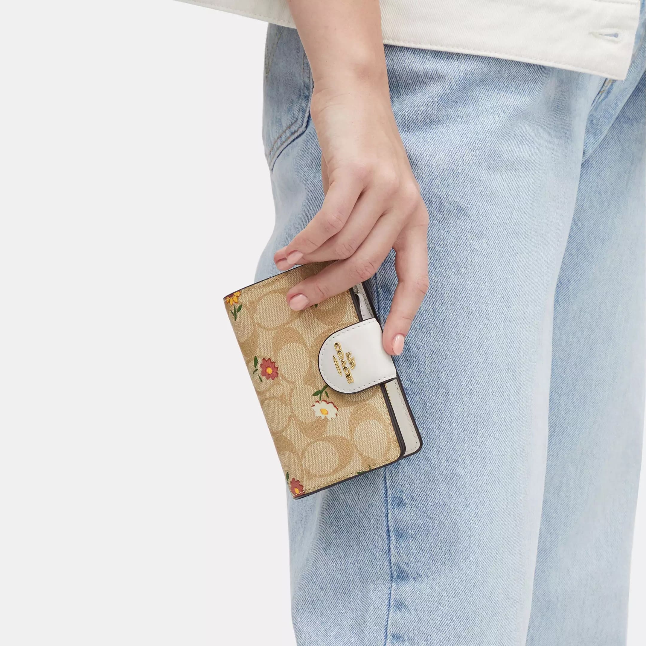 Ví Coach nữ Medium Corner Zip Wallet In Signature Canvas With Nostalgic Ditsy Print CH480 2