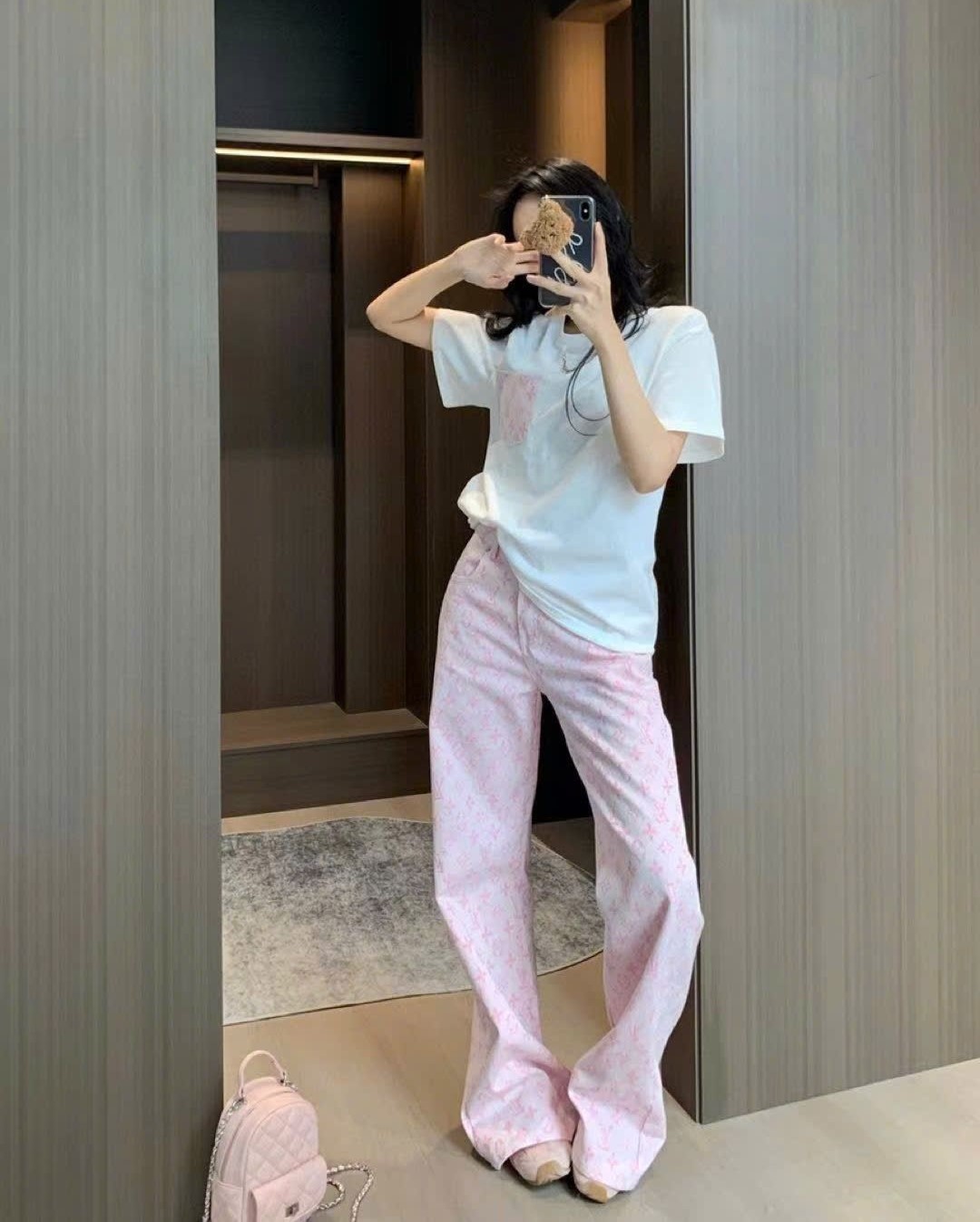 Set áo thun trắng quần dài hồng Louis Vuitton 2