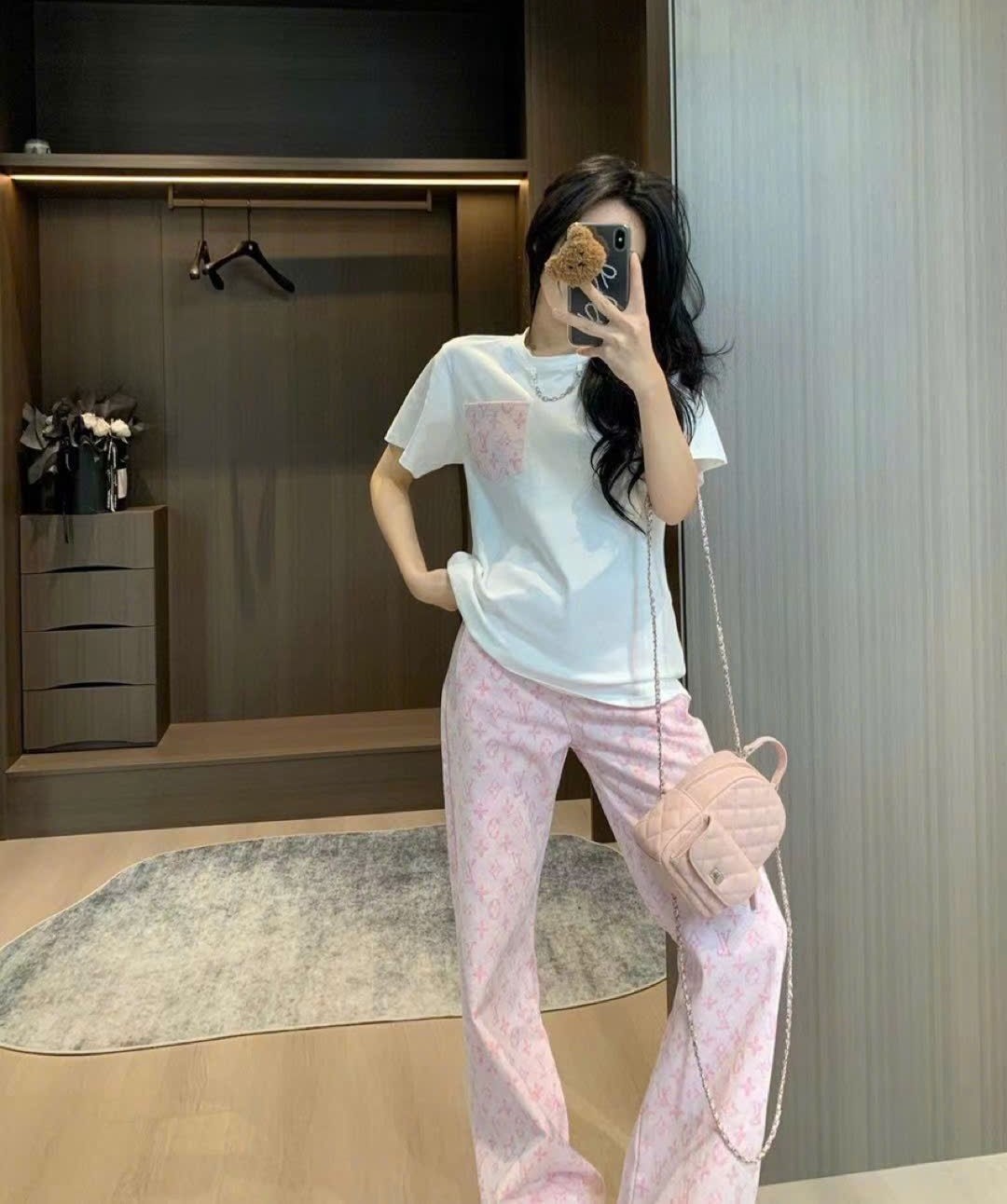 Set áo thun trắng quần dài hồng Louis Vuitton 3
