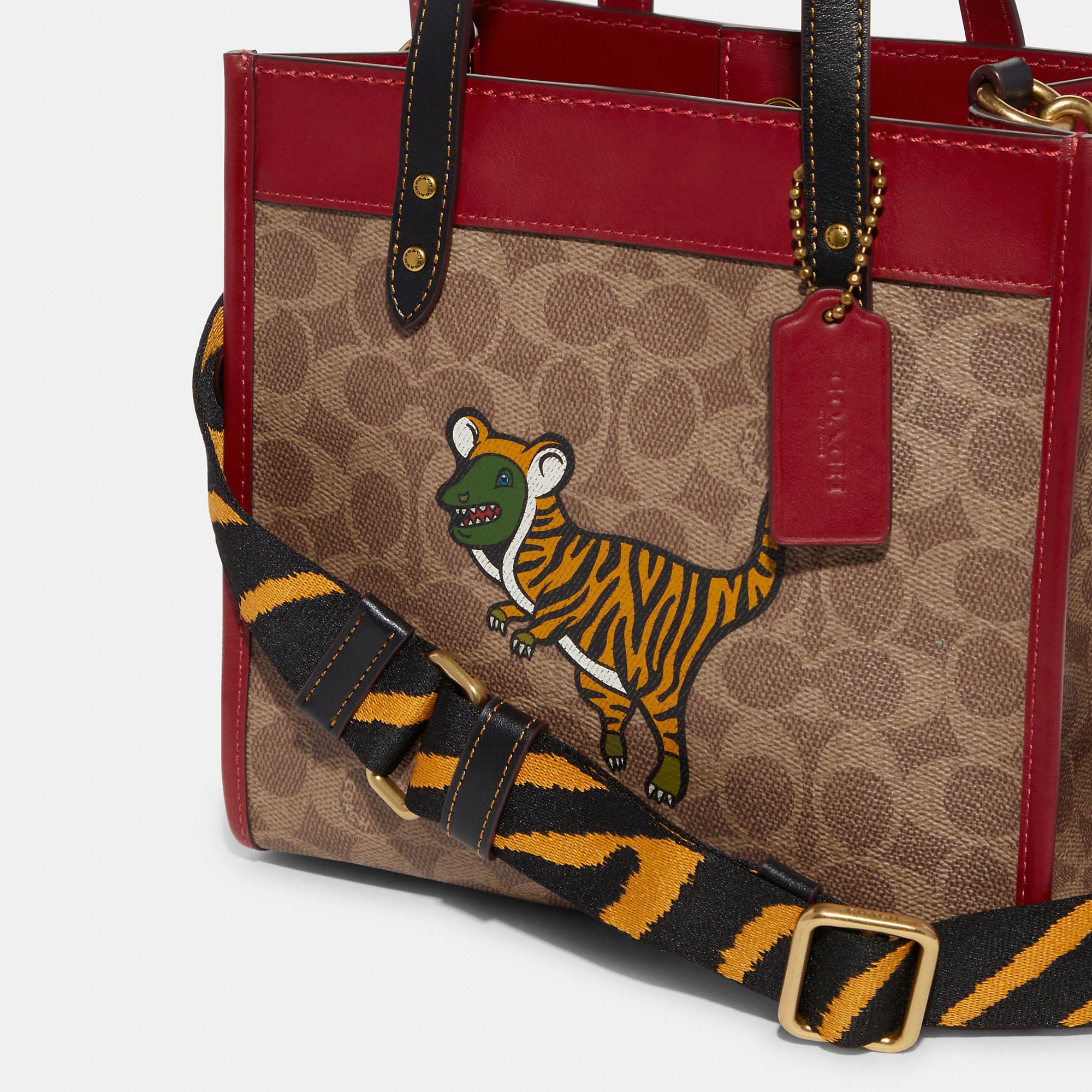TÚI COACH LUNAR NEW YEAR FIELD TOTE 22 IN SIGNATURE CANVAS WITH TIGER REXY 1