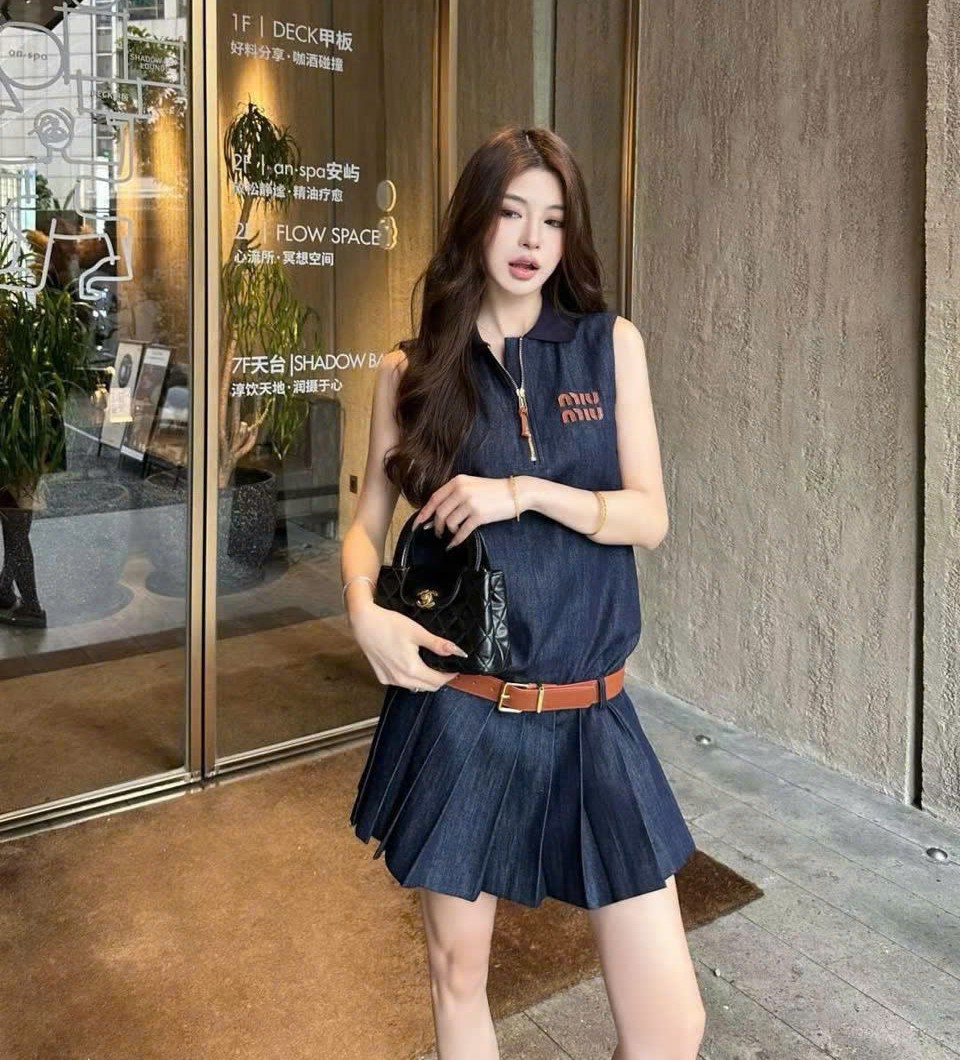 Đầm sát nách jean đậm kèm thắt lưng nâu Miu Miu 6