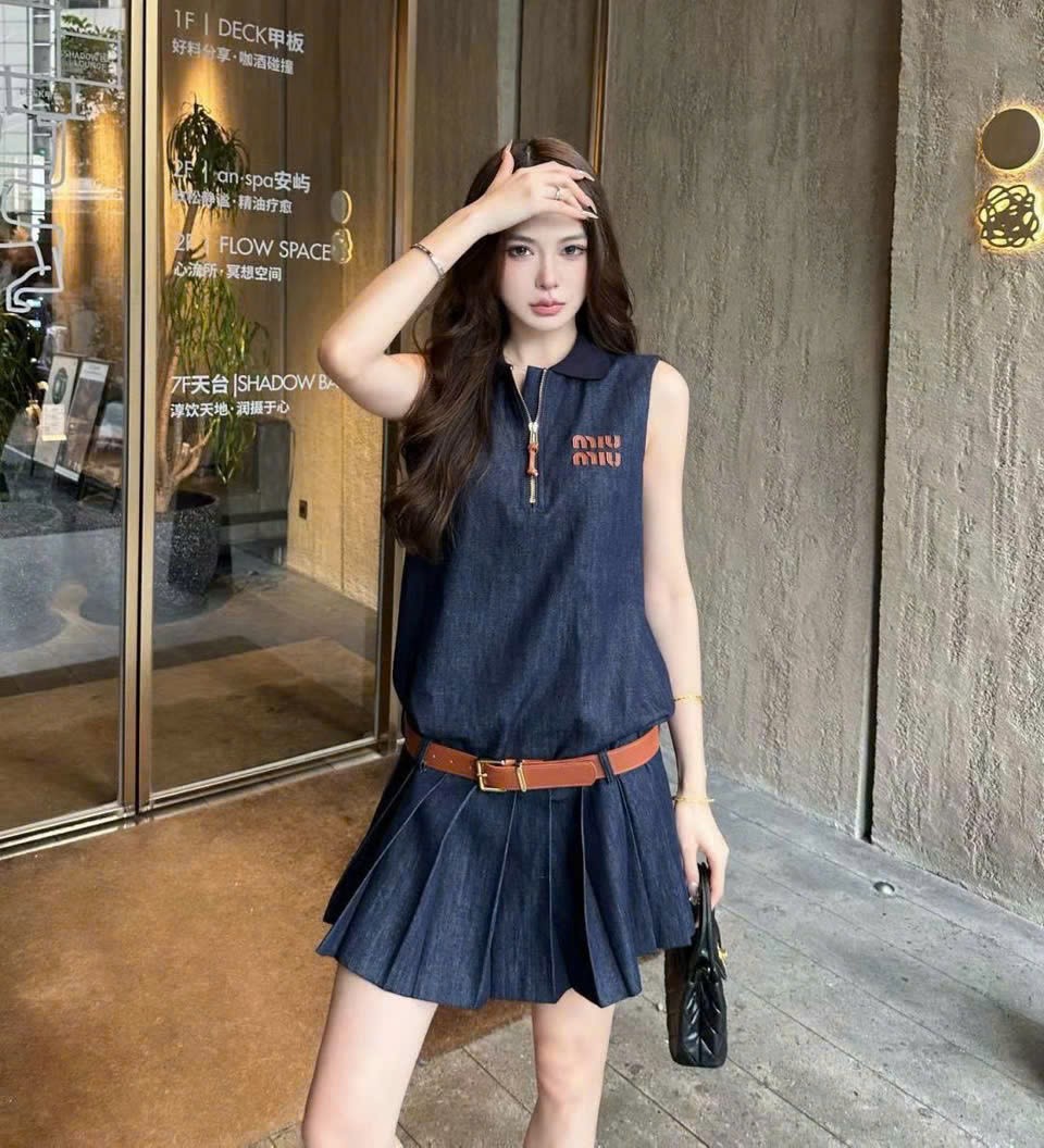 Đầm sát nách jean đậm kèm thắt lưng nâu Miu Miu 7