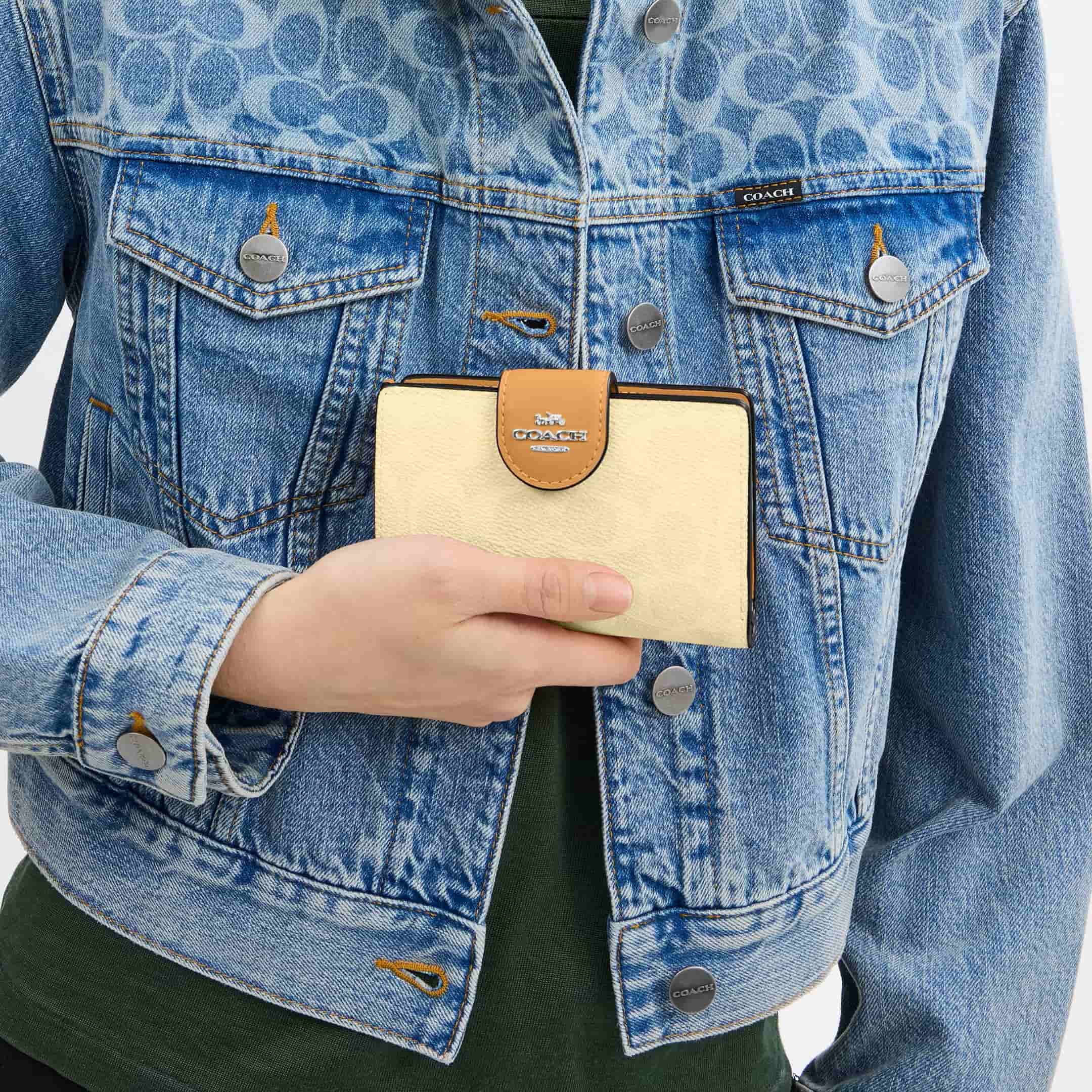 Ví Coach nữ Medium Corner Zip Wallet In Signature Canvas Hay CW786 1