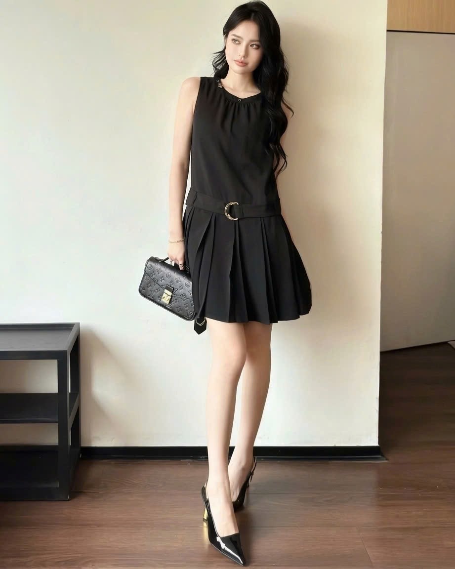 Đầm đen kèm thắt lưng vải cùng màu LV 3