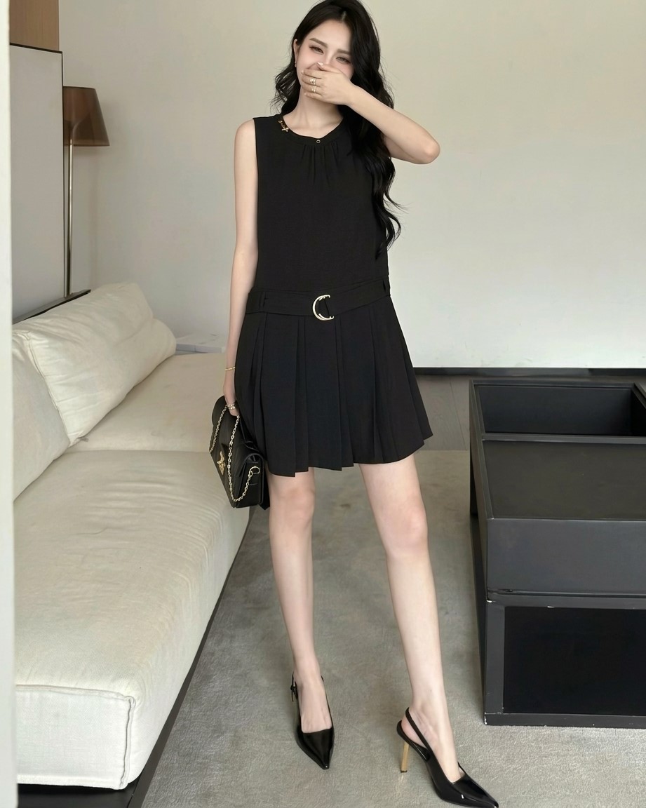 Đầm đen kèm thắt lưng vải cùng màu LV 6