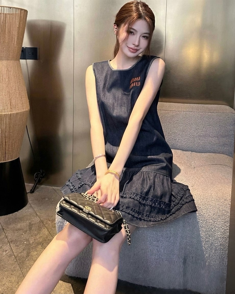 Áo đầm dáng ôm xòe đuôi Miu Miu 1