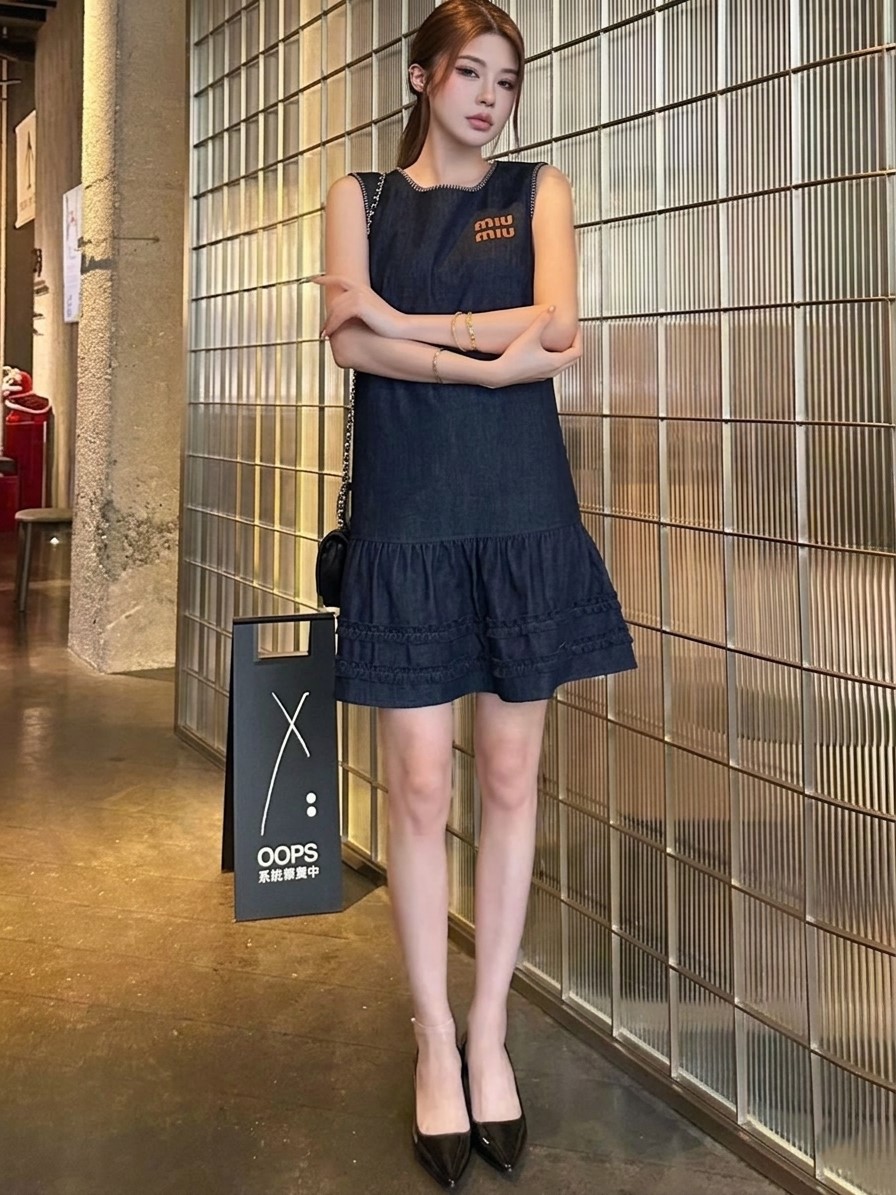 Áo đầm dáng ôm xòe đuôi Miu Miu 6