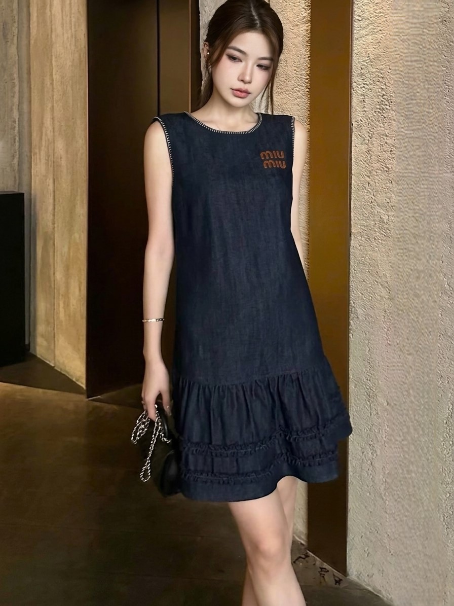Áo đầm dáng ôm xòe đuôi Miu Miu 4