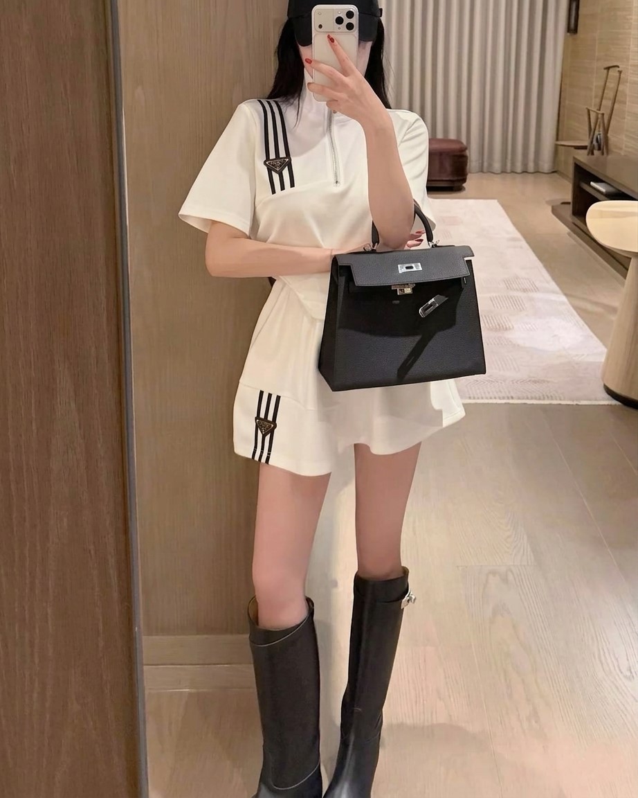 Set áo quần thun trắng và đen Prada 3