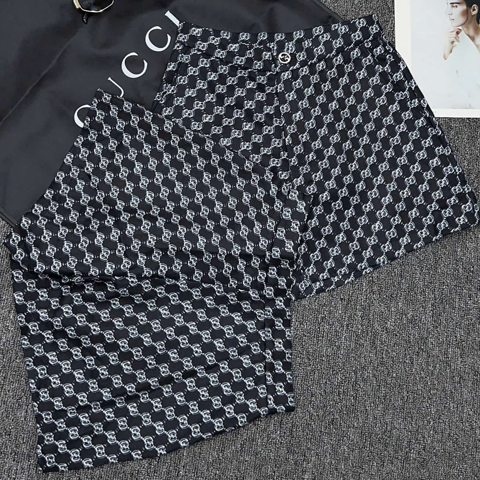 Quần short nữ quần vải họa tiết hãng Gucci 2