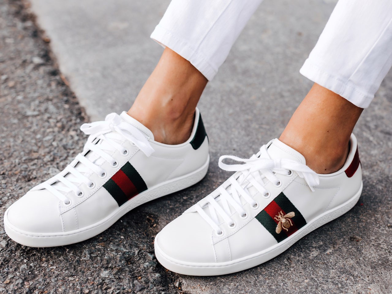 GIÀY THỂ THAO GUCCI ACE EMBROIDERED SNEAKER WHITE LEATHER WITH BEE MÀU TRẮNG 6