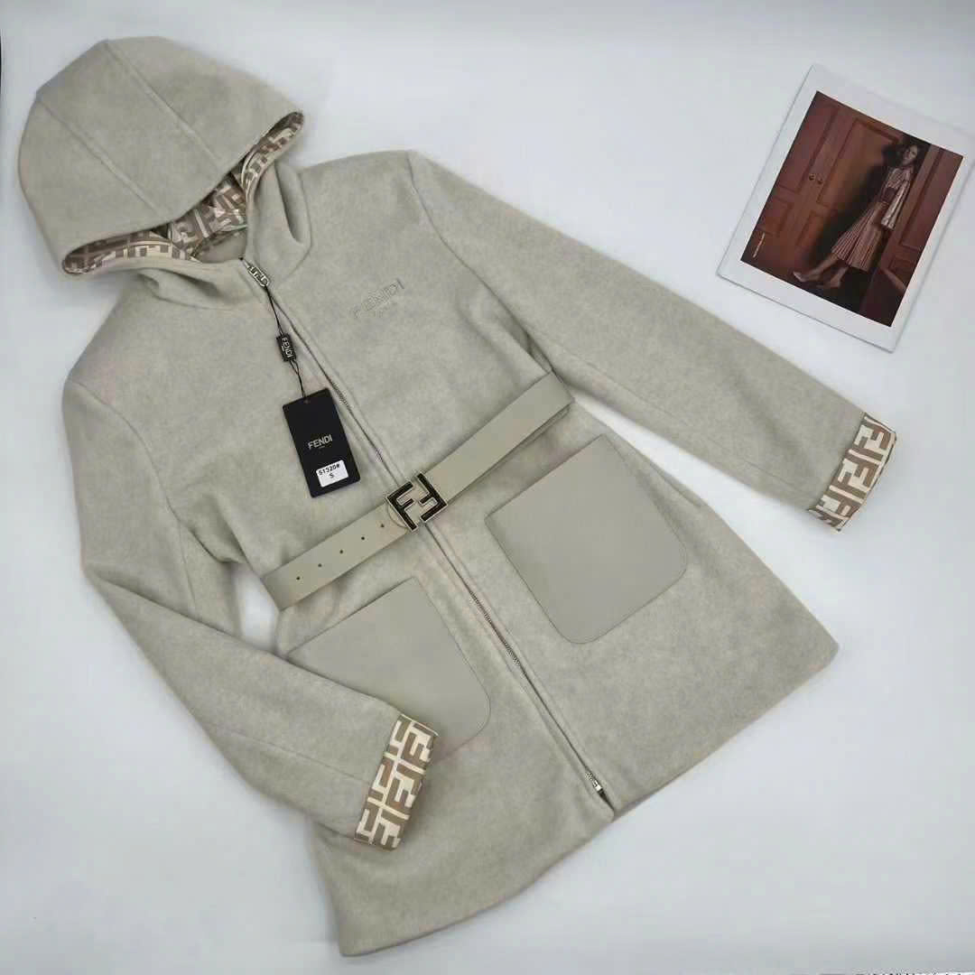 Áo khoác dạ có nón Fendi 2