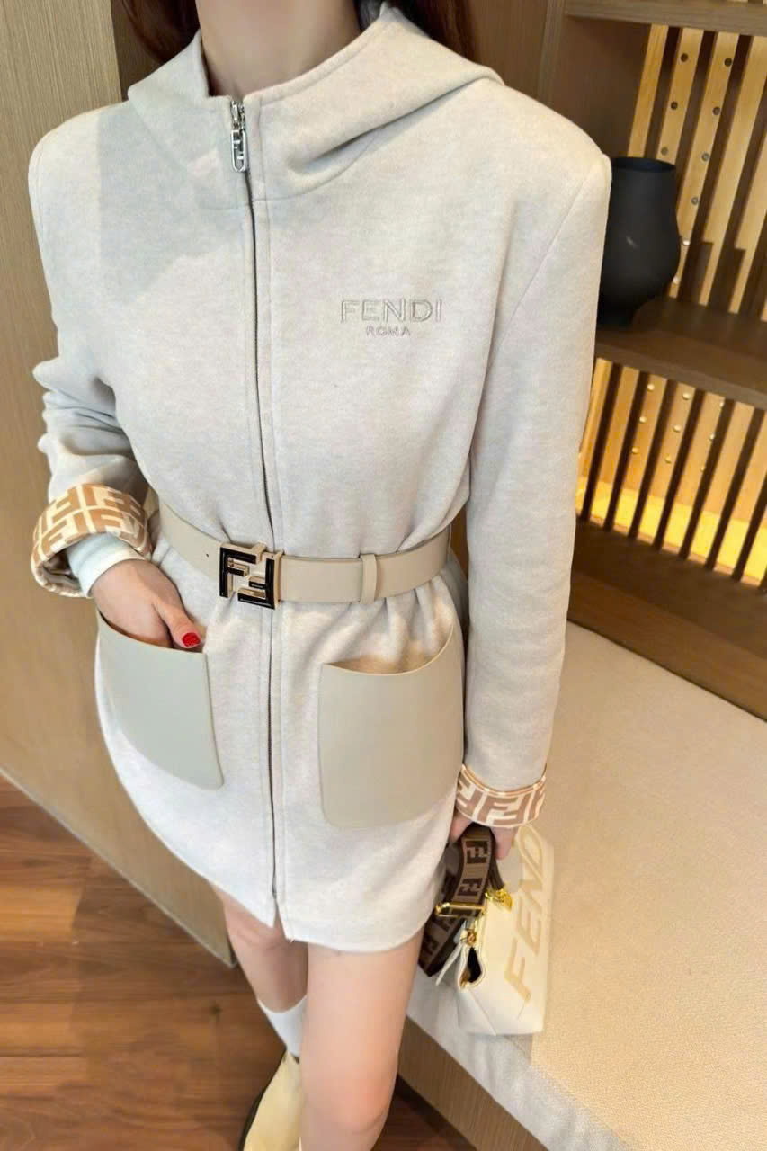 Áo khoác dạ có nón Fendi 5