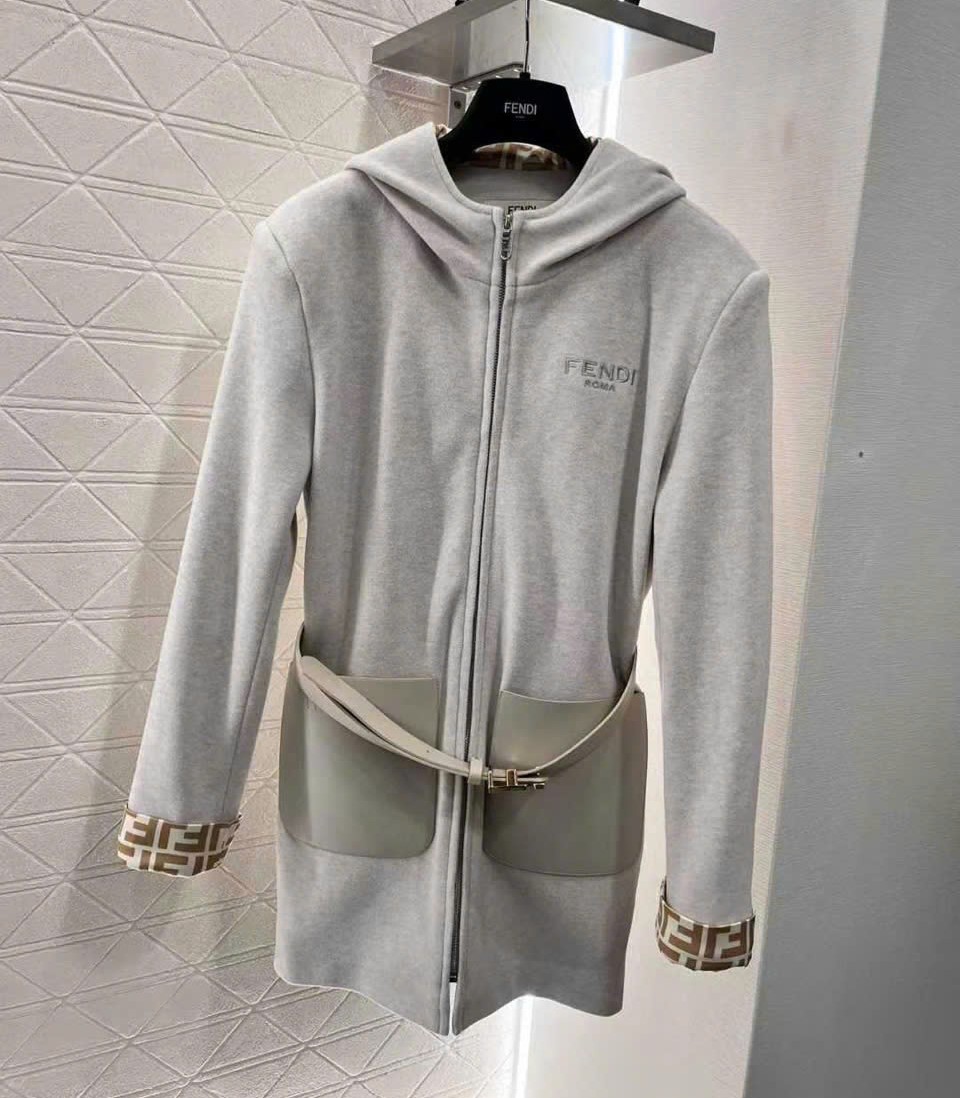 Áo khoác dạ có nón Fendi 6
