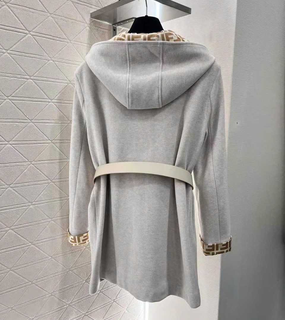 Áo khoác dạ có nón Fendi 4