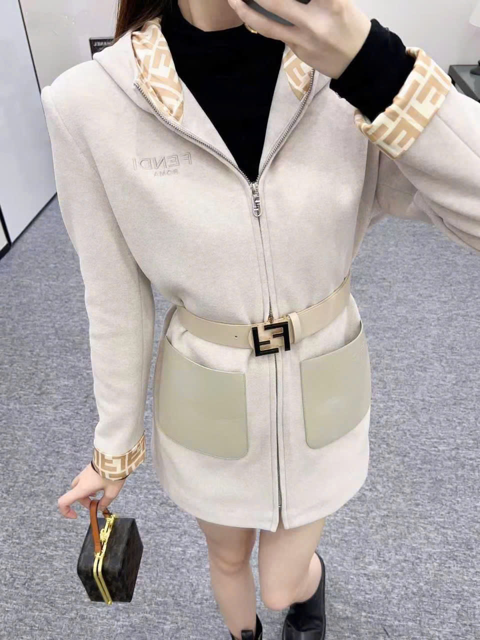 Áo khoác dạ có nón Fendi 7