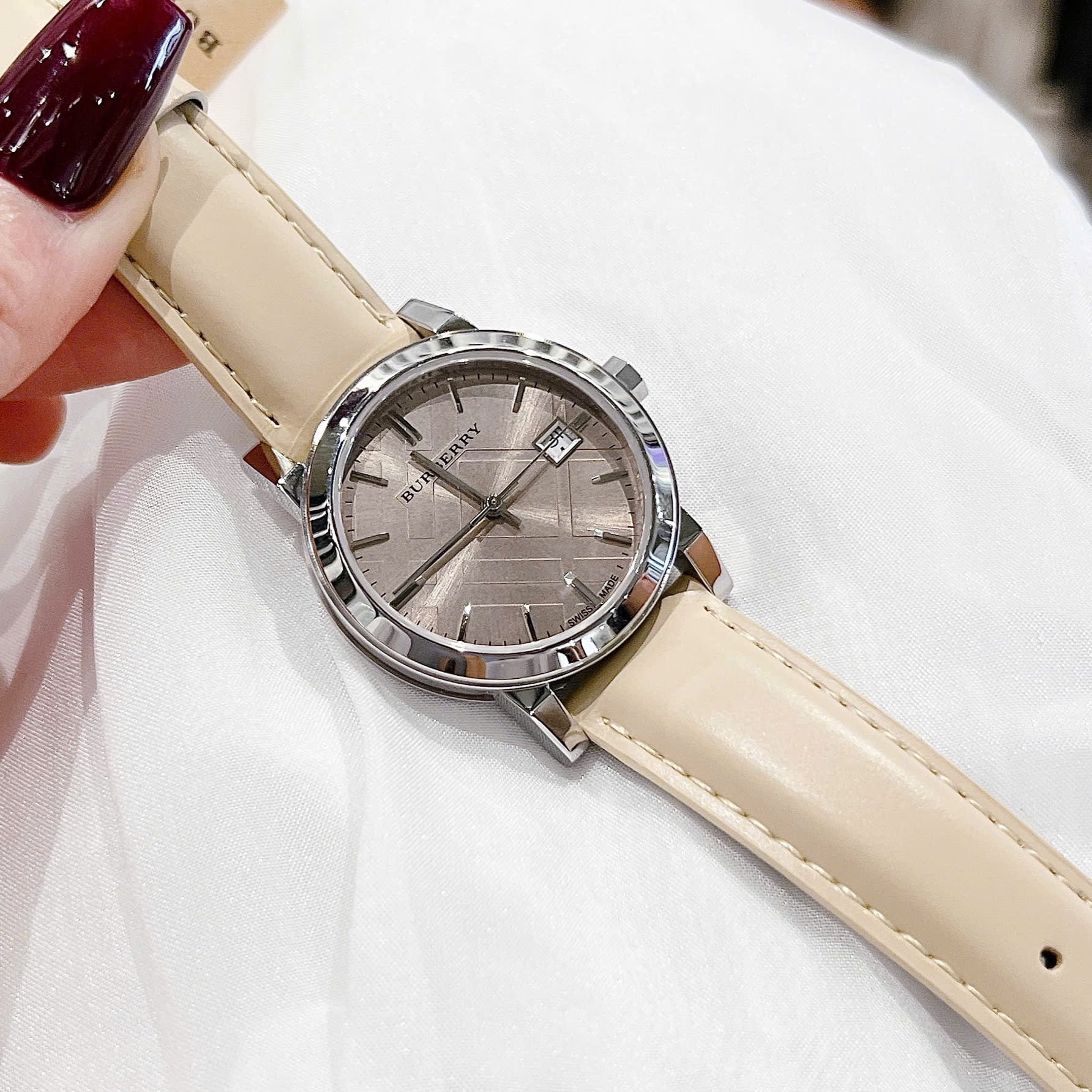 Đồng hồ nữ Burberry Ladies Watch The City Check Neutral Silver BU9107 3