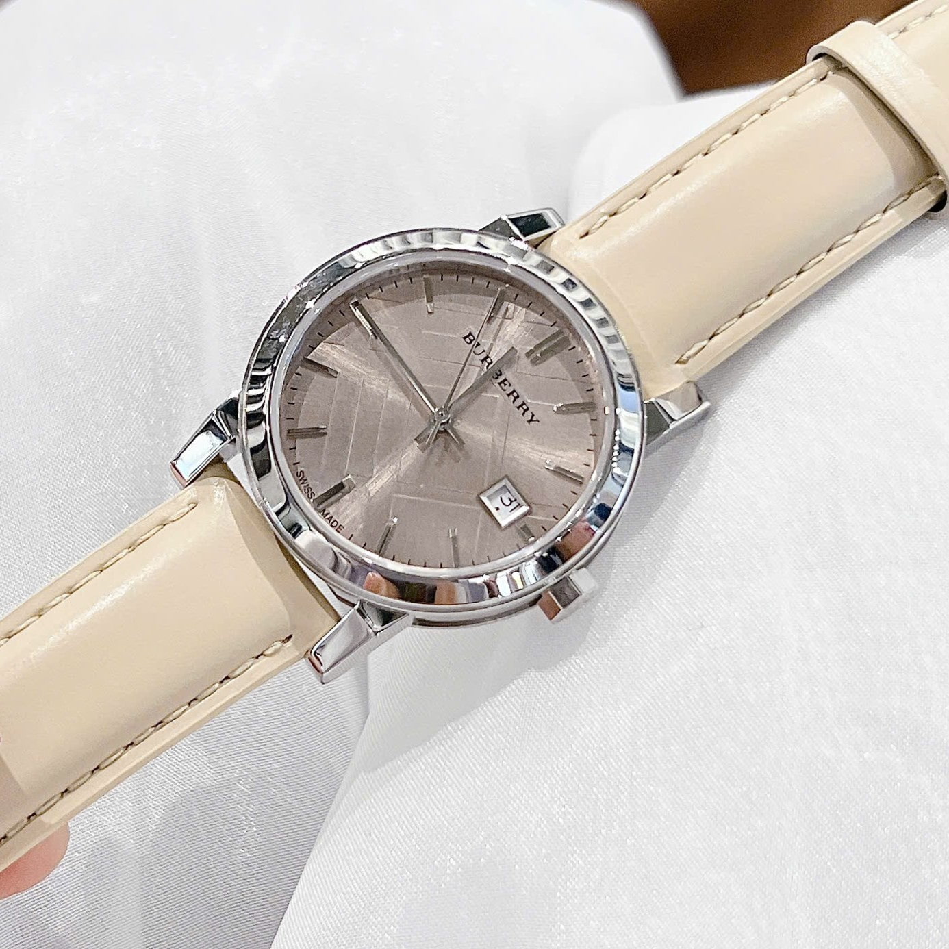 Đồng hồ nữ Burberry Ladies Watch The City Check Neutral Silver BU9107 4