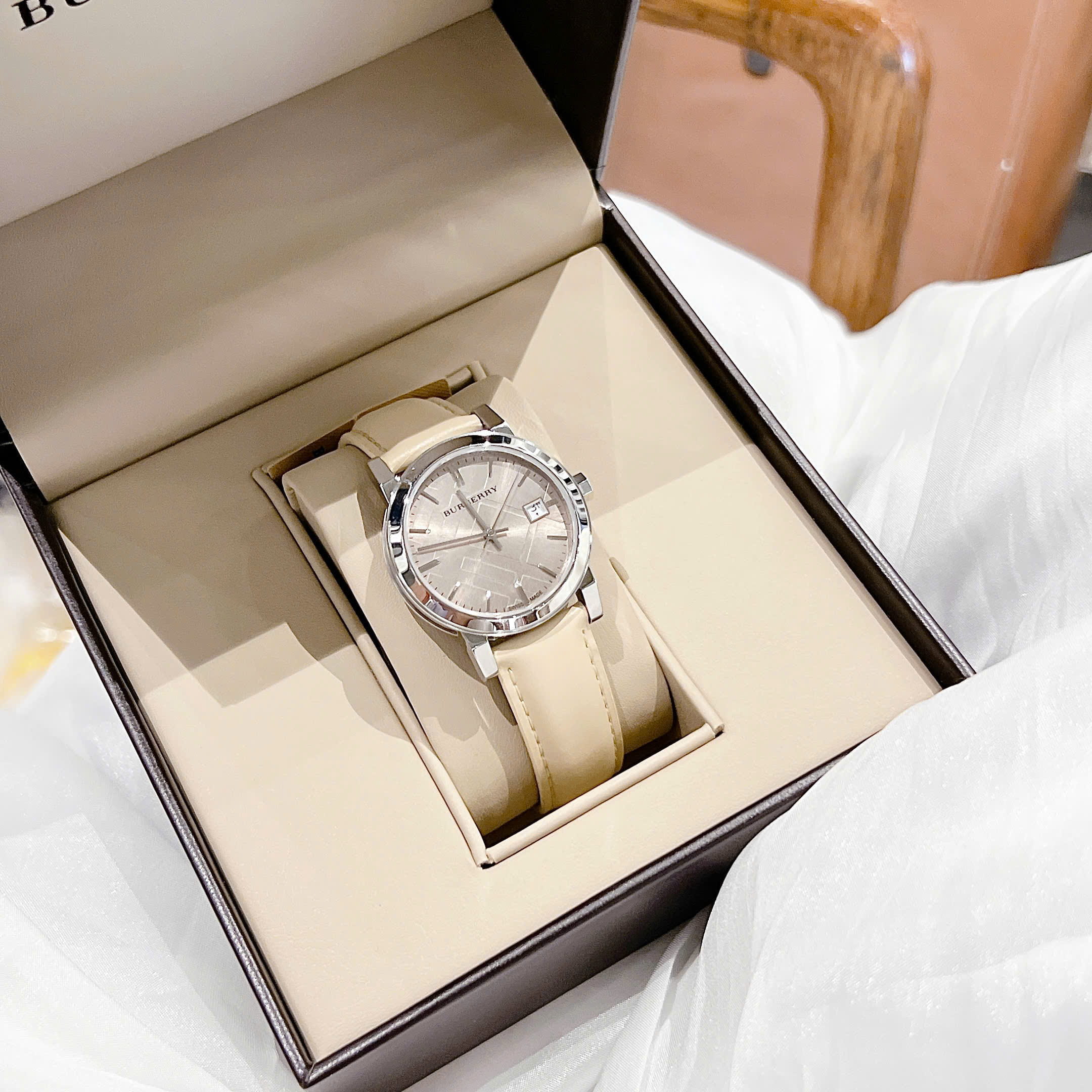 Đồng hồ nữ Burberry Ladies Watch The City Check Neutral Silver BU9107 5