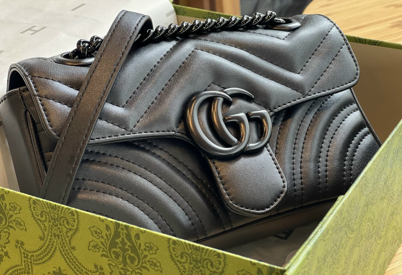 Túi đeo chéo nữ Gucci GG Marmont màu đen Size 22 Matelasse Chevron Leather  Black Edition Mini Bag