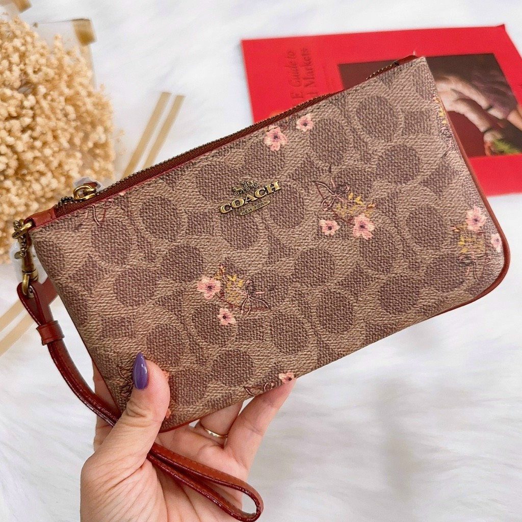 VÍ CẦM TAY NỮ COACH SMALL WRISTLET IN SIGNATURE CANVAS WITH FLORAL BOW PRINT F67070 4
