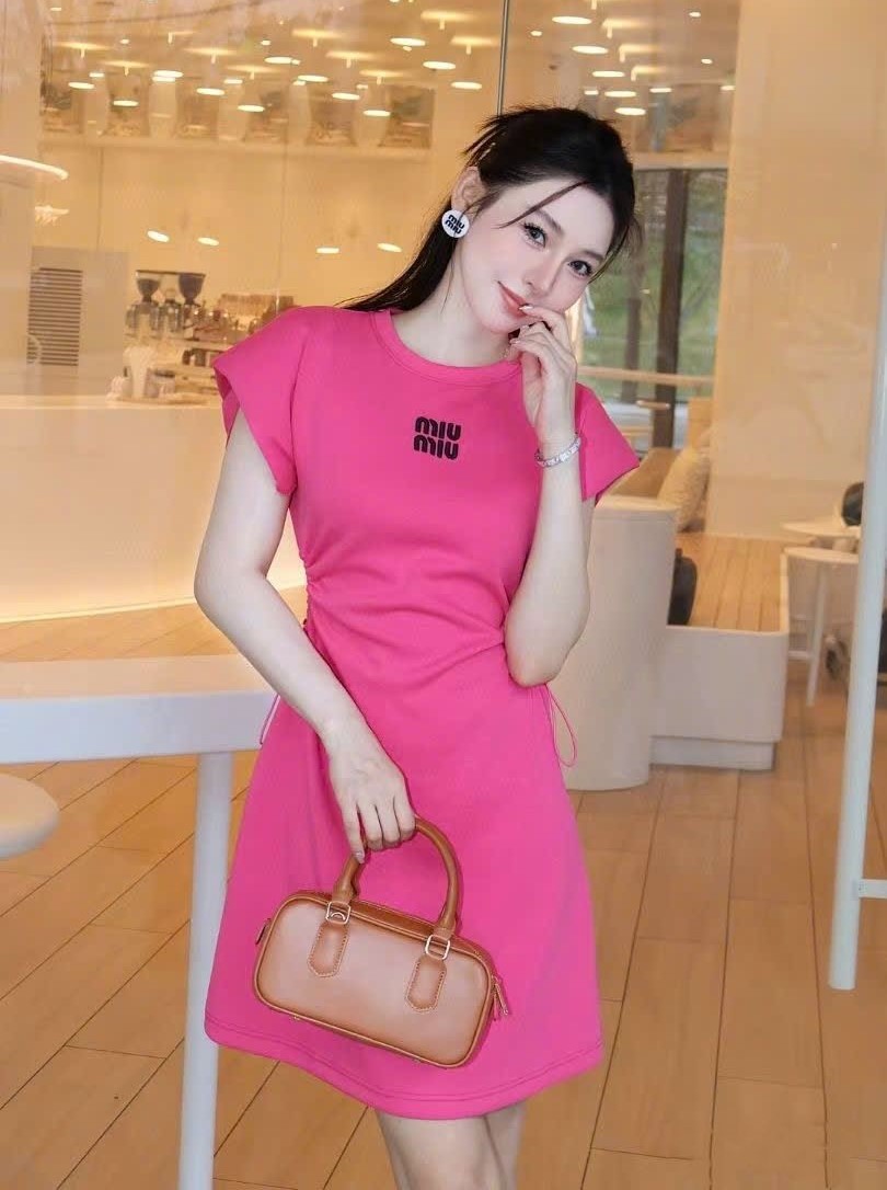 Đầm nữ cổ tròn hồng đen Miu Miu 3