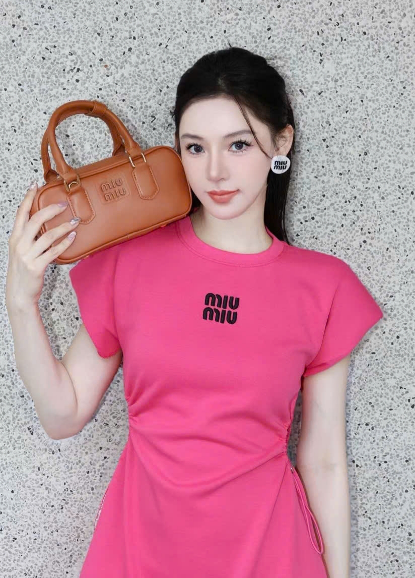 Đầm nữ cổ tròn hồng đen Miu Miu 7