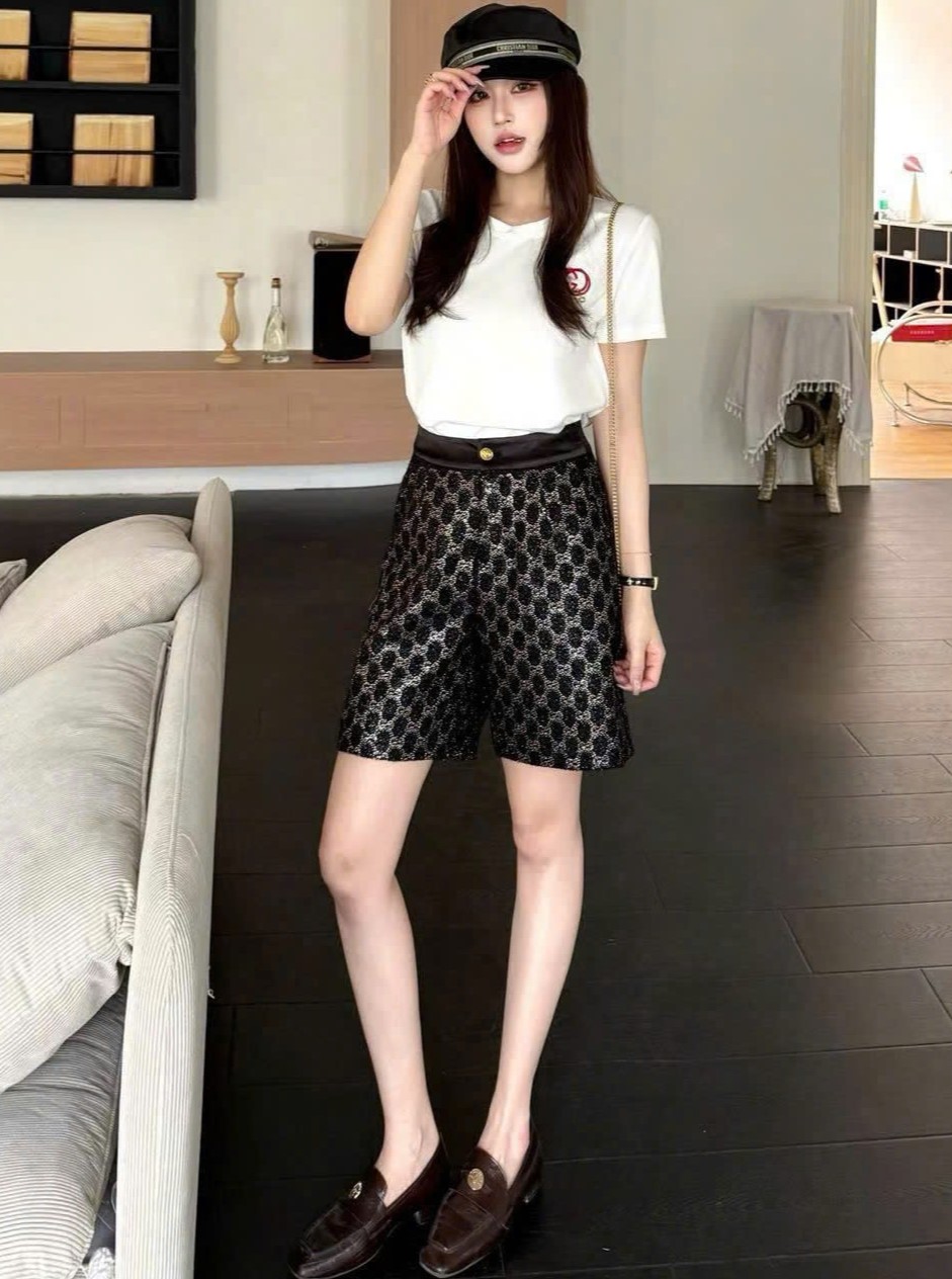 Set áo thun trắng quần lửng đen Gucci 2