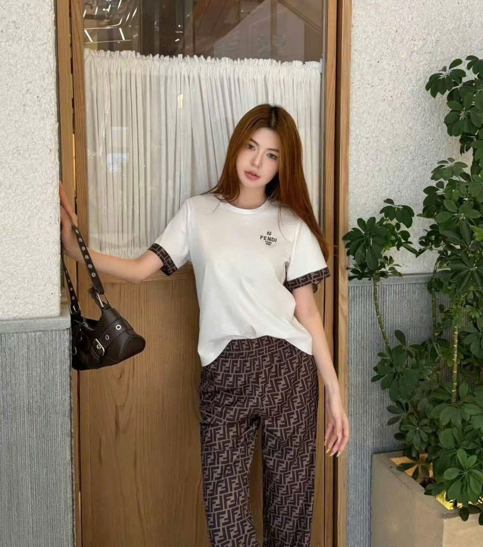 Set bộ nữ áo thun trắng quần dài lụa Fendi 3