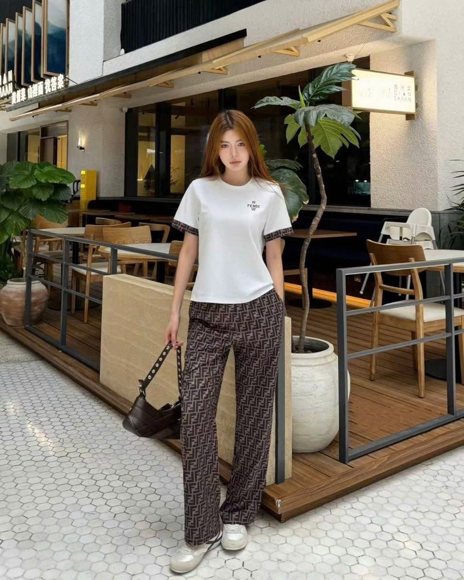 Set bộ nữ áo thun trắng quần dài lụa Fendi 5