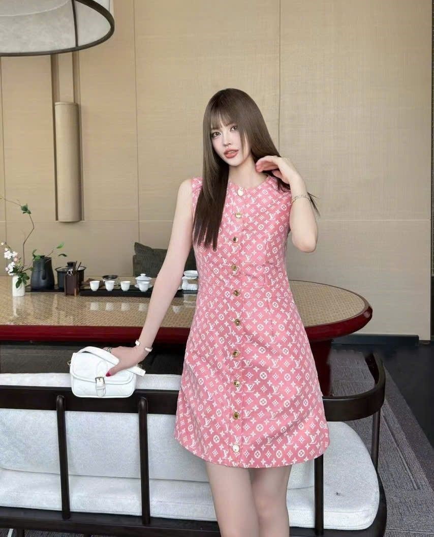 Đầm hồng sát nách nữ LV 1
