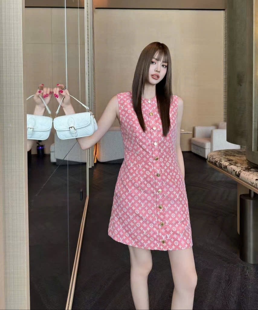 Đầm hồng sát nách nữ LV 4
