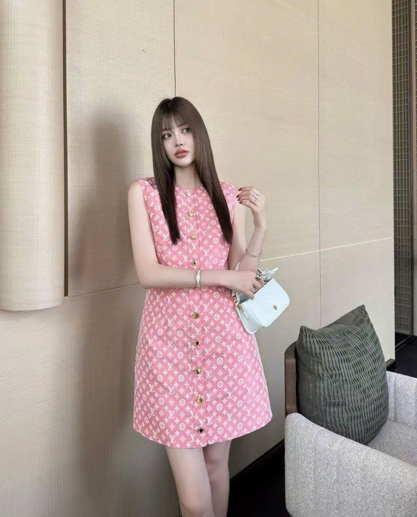 Đầm hồng sát nách nữ LV 5