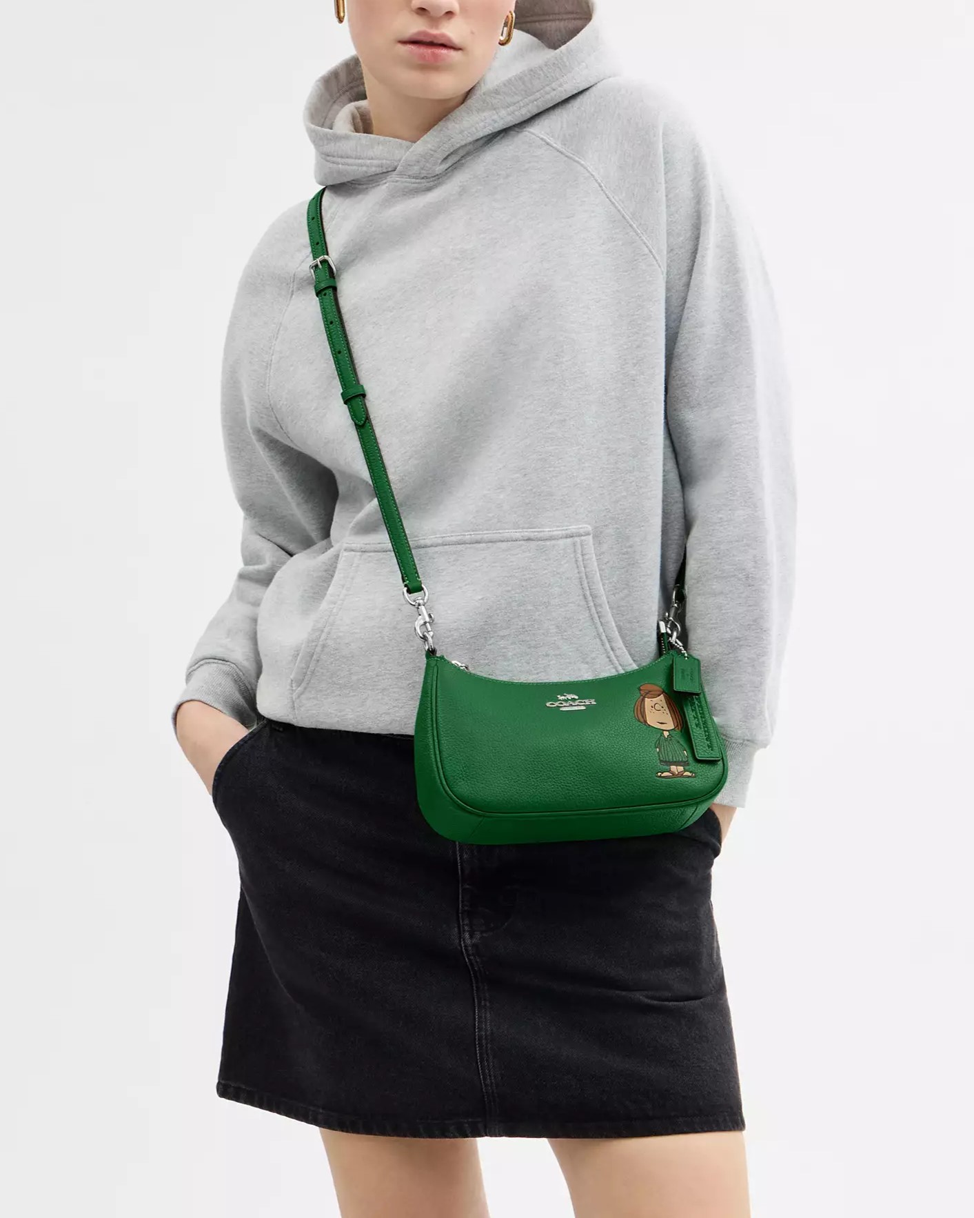 Túi Coach X Peanuts Teri Shoulder Bag With Peppermint Patty Kelly Green Multi CBJ77 7