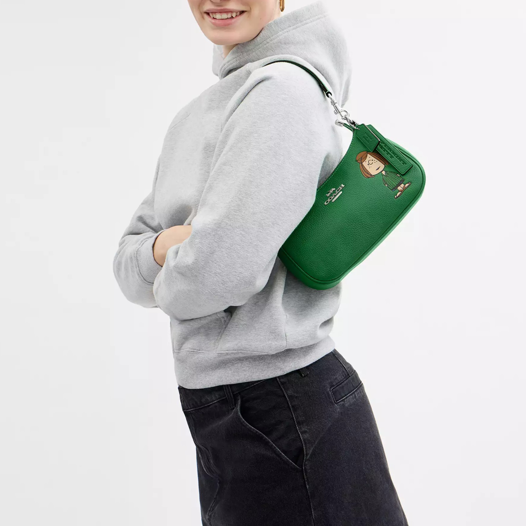 Túi Coach X Peanuts Teri Shoulder Bag With Peppermint Patty Kelly Green Multi CBJ77 9