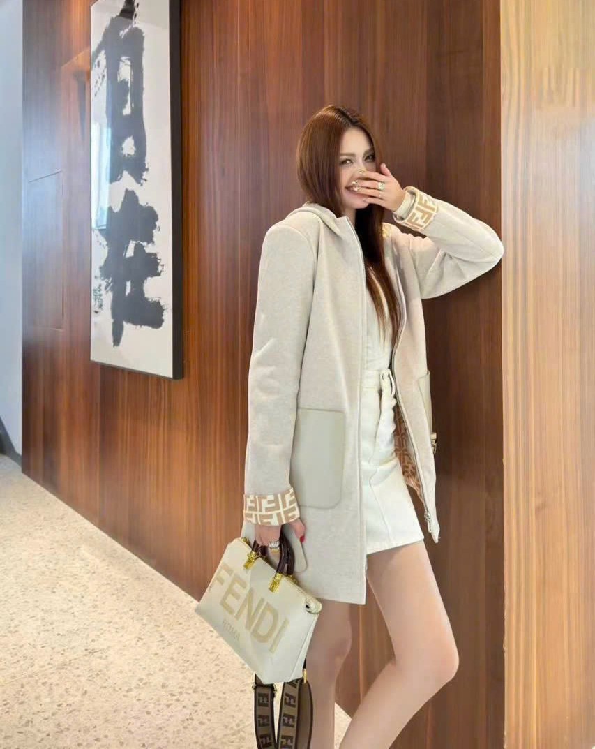 Áo khoác dạ có nón Fendi 14