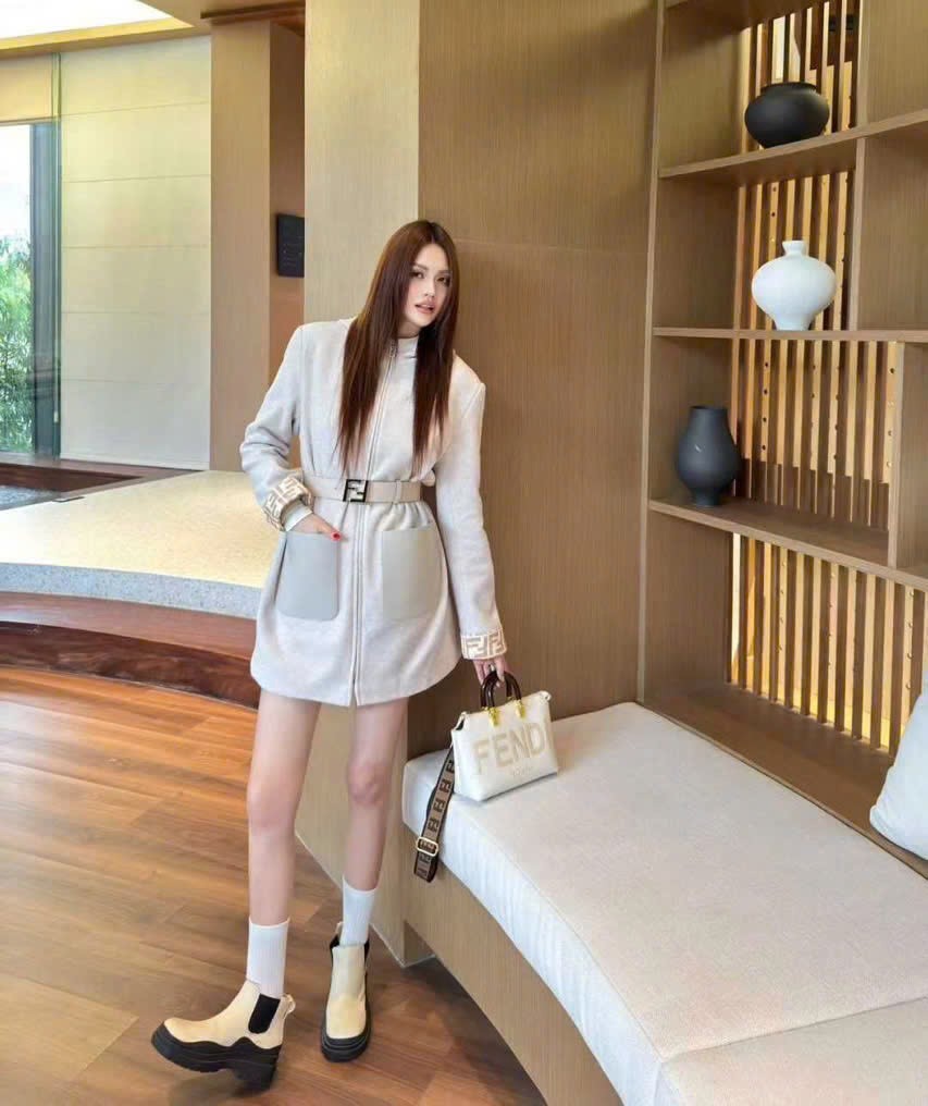 Áo khoác dạ có nón Fendi 15