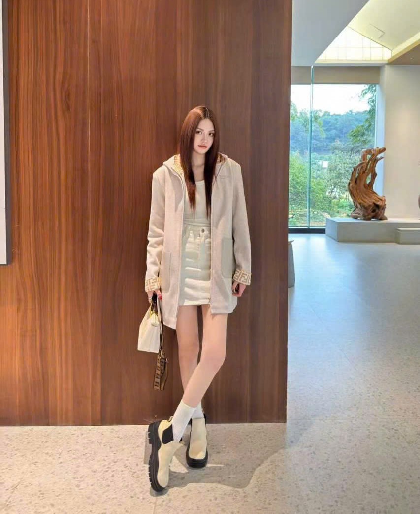 Áo khoác dạ có nón Fendi 17