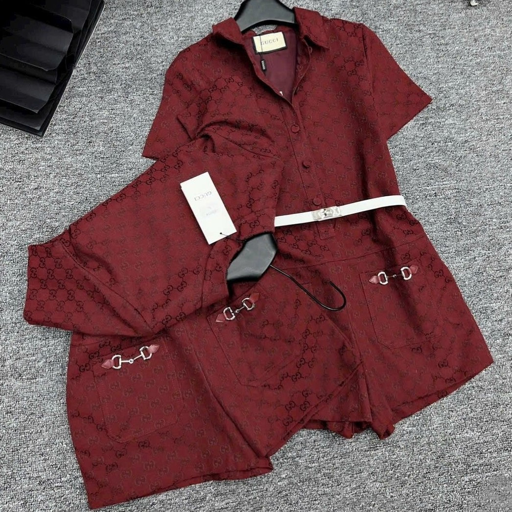 Bộ jumpsuit đỏ kèm thắt lưng nữ Gucci 4