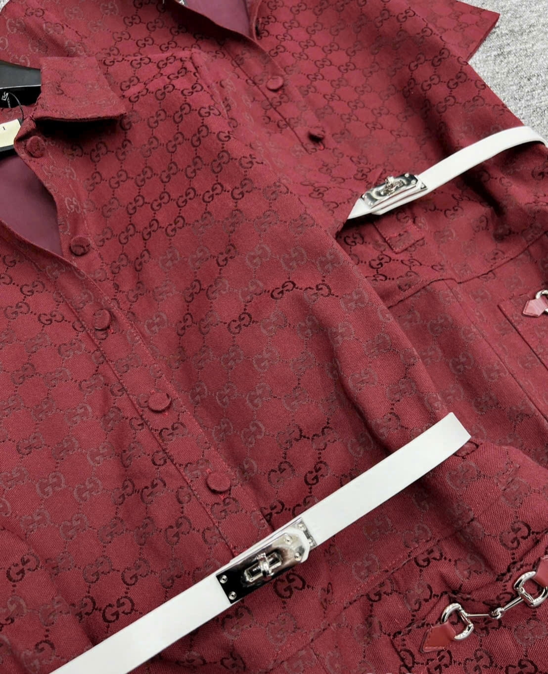 Bộ jumpsuit đỏ kèm thắt lưng nữ Gucci 2