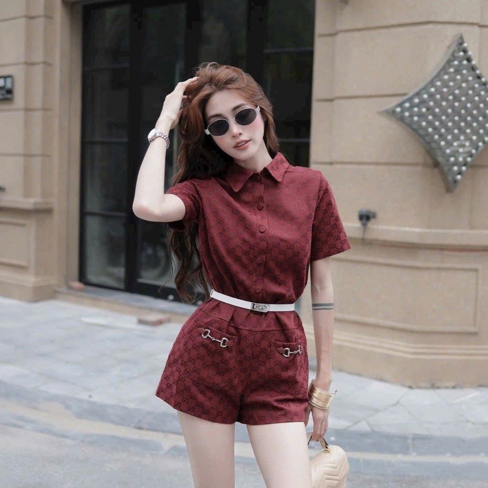 Bộ jumpsuit đỏ kèm thắt lưng nữ Gucci 6