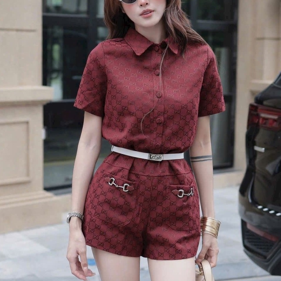 Bộ jumpsuit đỏ kèm thắt lưng nữ Gucci 8