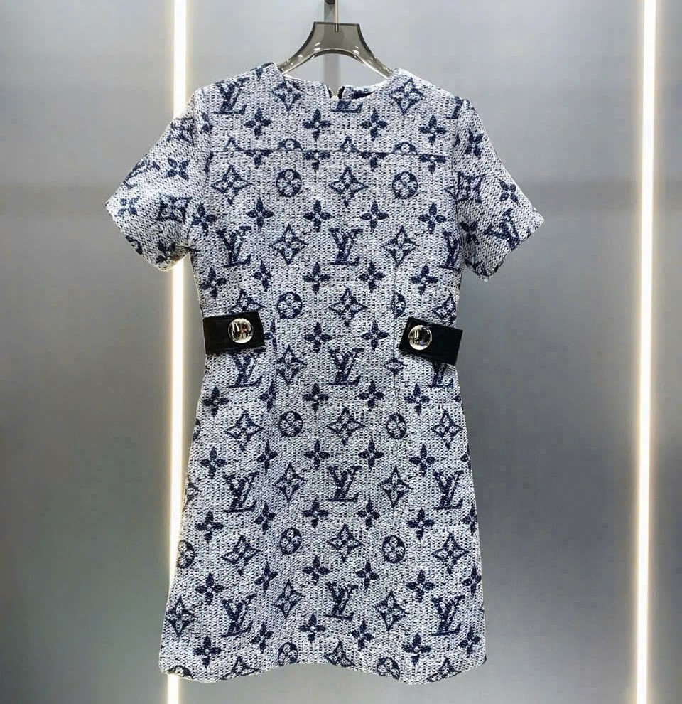 Áo đầm dạ xám tay ngắn LV 4